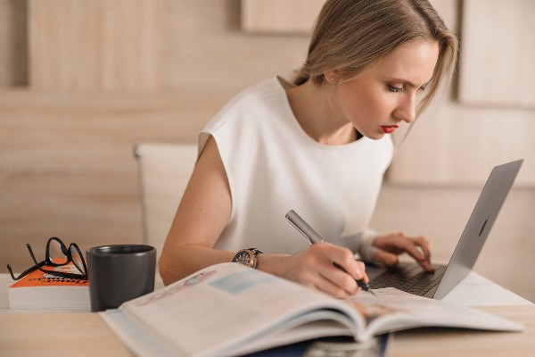 franchise-research-woman-laptop.jpg